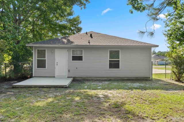 498 Bay Pine Villa Dr, Pensacola, FL 32506