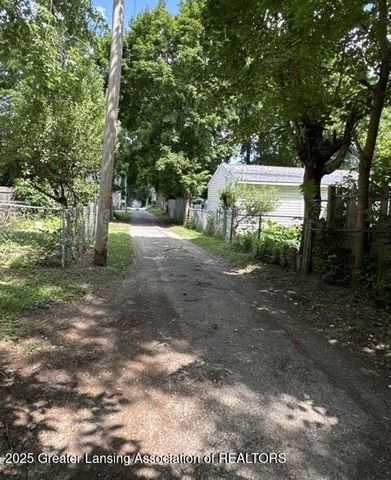 517 S Clemens Avenue, Lansing, MI 48912