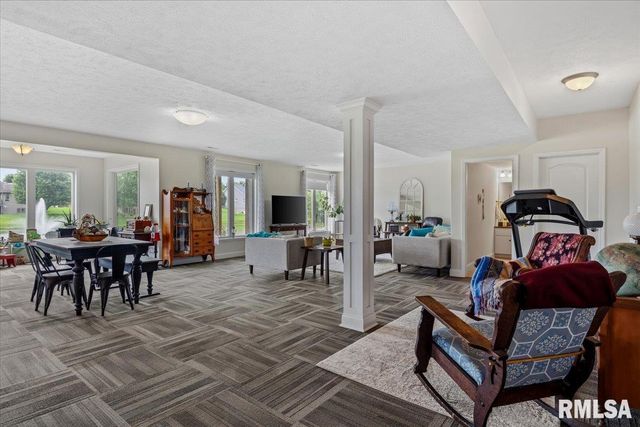 1070 Nine Rock Road, Sherman, IL 62684