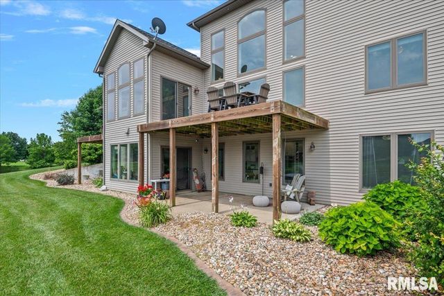 1070 Nine Rock Road, Sherman, IL 62684