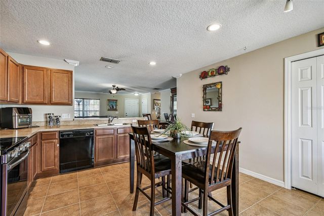 2416 MARTINS RUN, Tavares, FL 32778