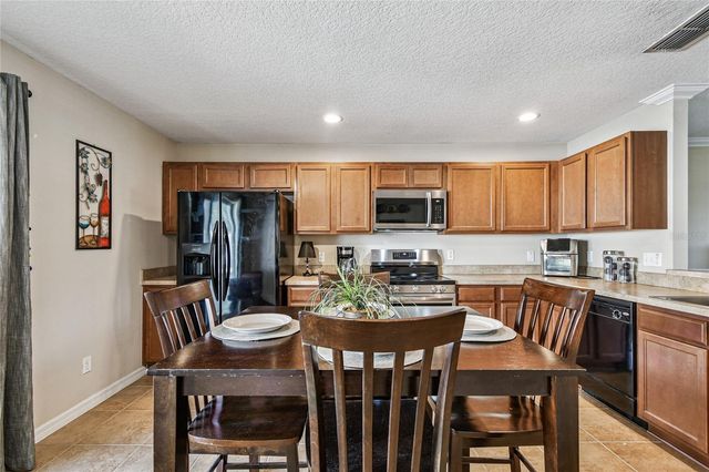 2416 MARTINS RUN, Tavares, FL 32778