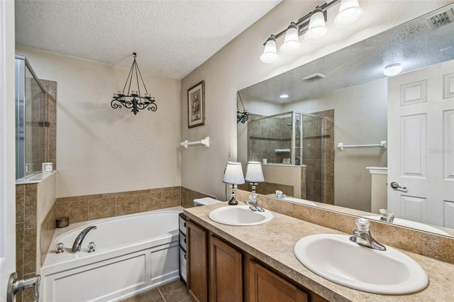 2416 MARTINS RUN, Tavares, FL 32778