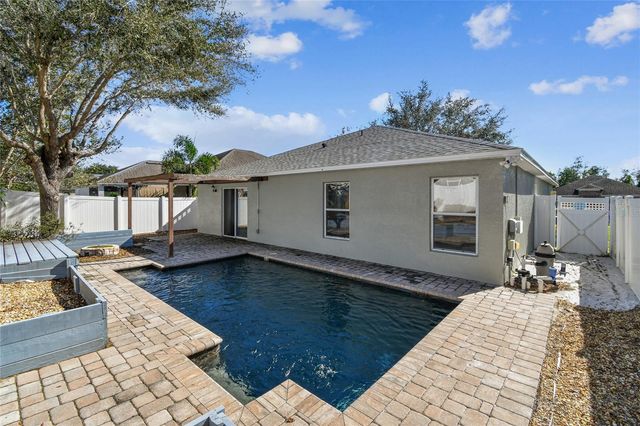 2416 MARTINS RUN, Tavares, FL 32778