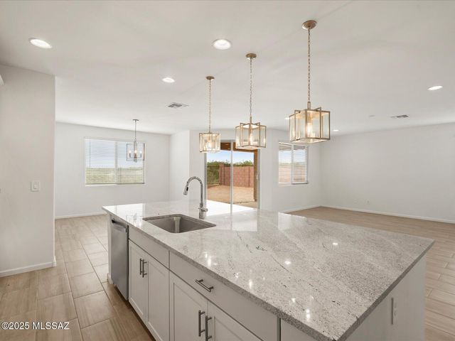 1511 E Cattle Graze Loop, Sahuarita, AZ 85629