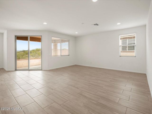 1511 E Cattle Graze Loop, Sahuarita, AZ 85629