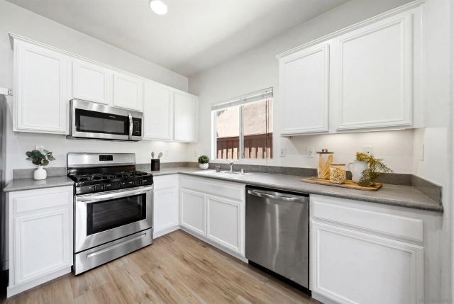 120 Estancia Way, Hemet, CA 92545