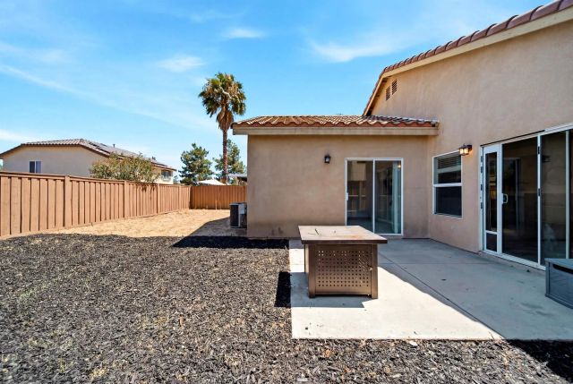 120 Estancia Way, Hemet, CA 92545