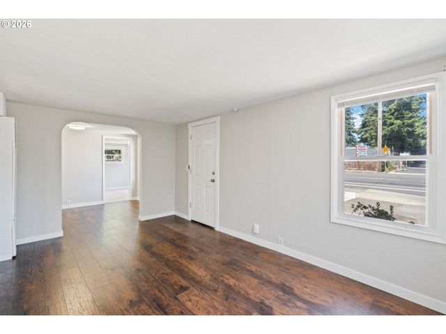 16122 Ne GLISAN St, Portland, OR 97230