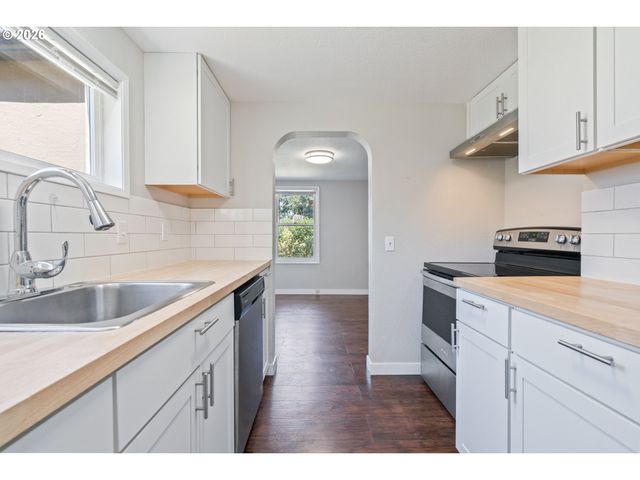 16122 Ne GLISAN St, Portland, OR 97230