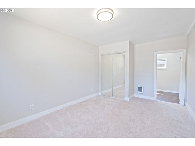 16122 Ne GLISAN St, Portland, OR 97230