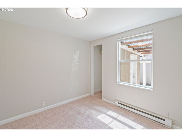 16122 Ne GLISAN St, Portland, OR 97230