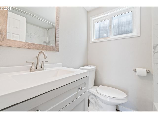 16122 Ne GLISAN St, Portland, OR 97230