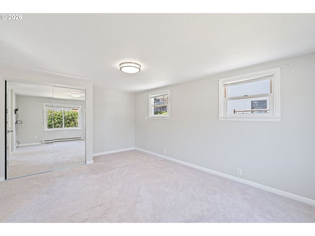 16122 Ne GLISAN St, Portland, OR 97230