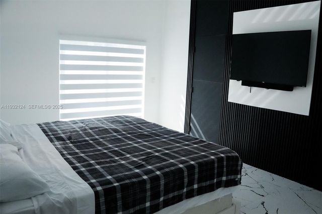 9670 Glacier Dr, Miramar, FL 33025