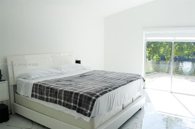 9670 Glacier Dr, Miramar, FL 33025