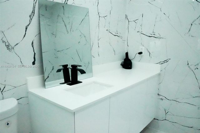 9670 Glacier Dr, Miramar, FL 33025