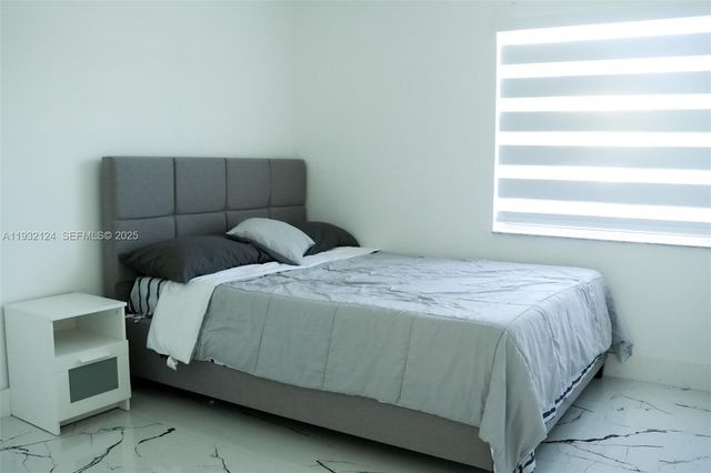 9670 Glacier Dr, Miramar, FL 33025