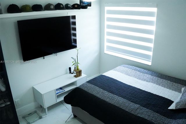 9670 Glacier Dr, Miramar, FL 33025