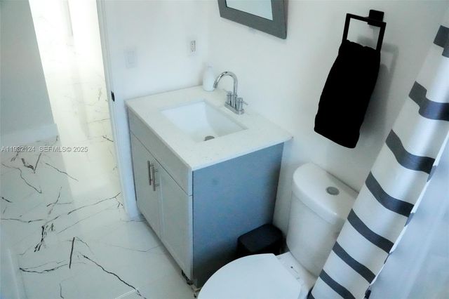 9670 Glacier Dr, Miramar, FL 33025