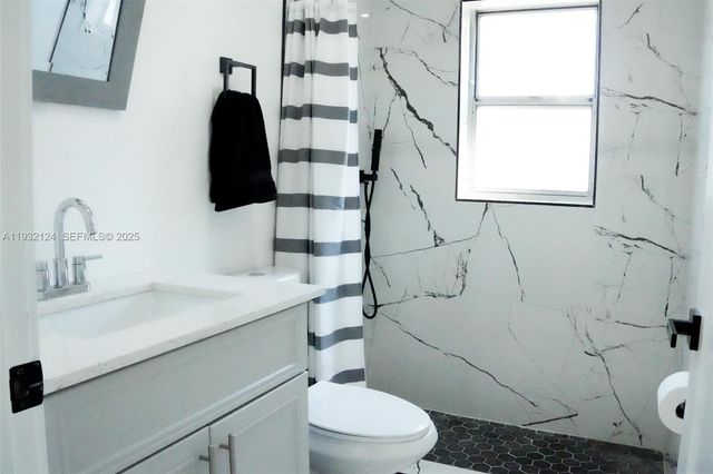 9670 Glacier Dr, Miramar, FL 33025