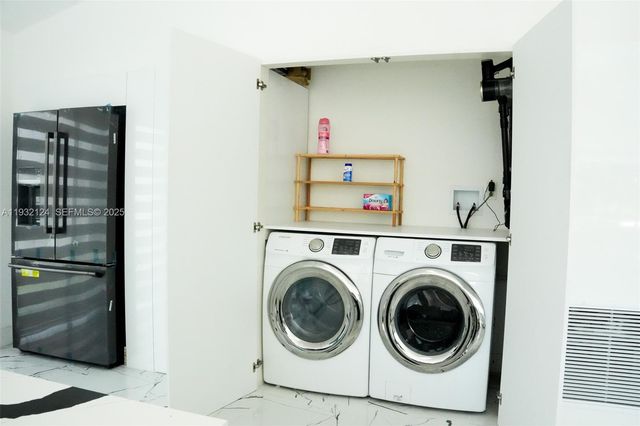 9670 Glacier Dr, Miramar, FL 33025