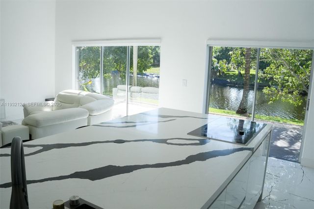 9670 Glacier Dr, Miramar, FL 33025