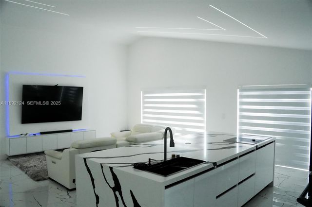 9670 Glacier Dr, Miramar, FL 33025