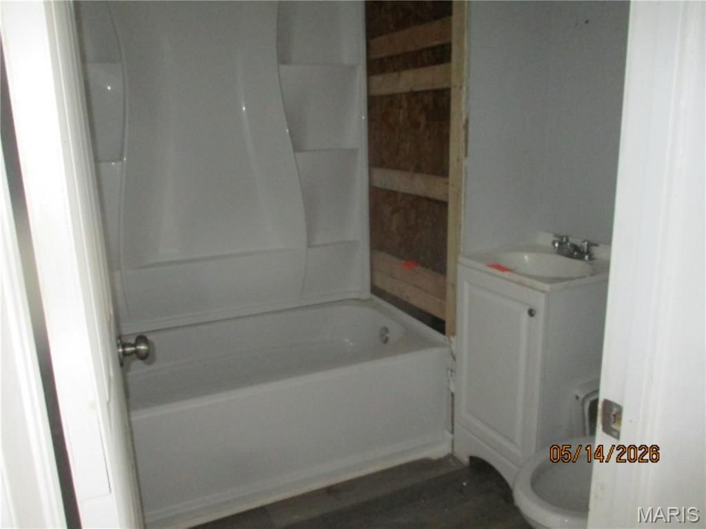 Image 2 of property listing at 2566 State Street, Granite City, IL 62040