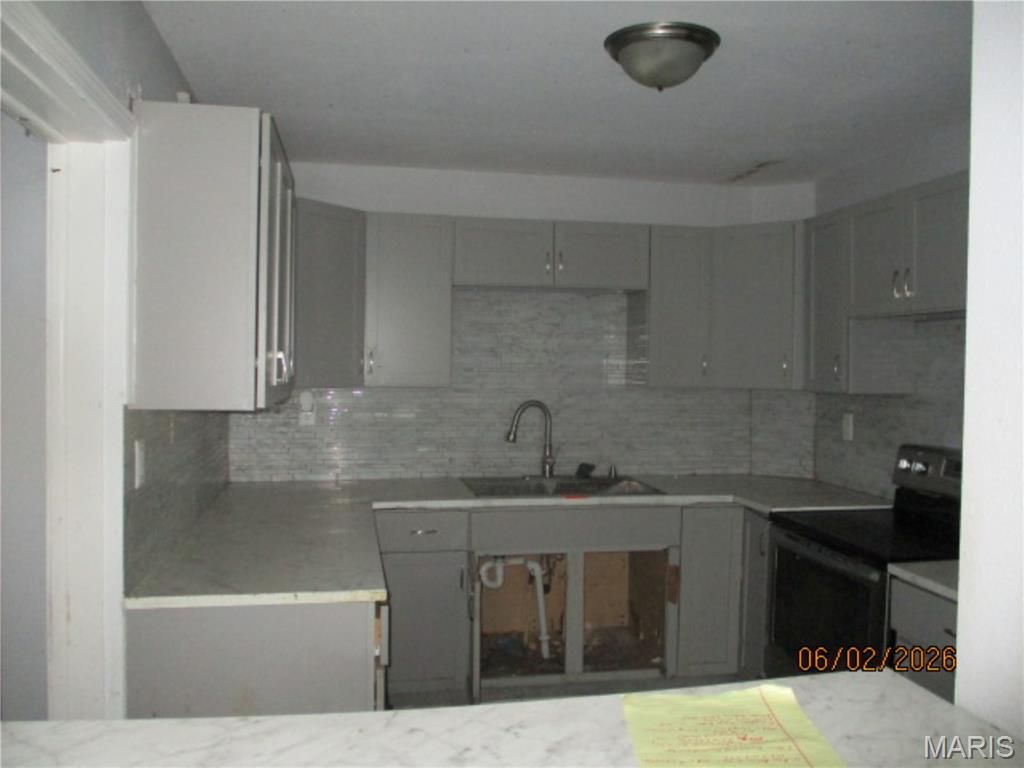 Image 7 of property listing at 2566 State Street, Granite City, IL 62040