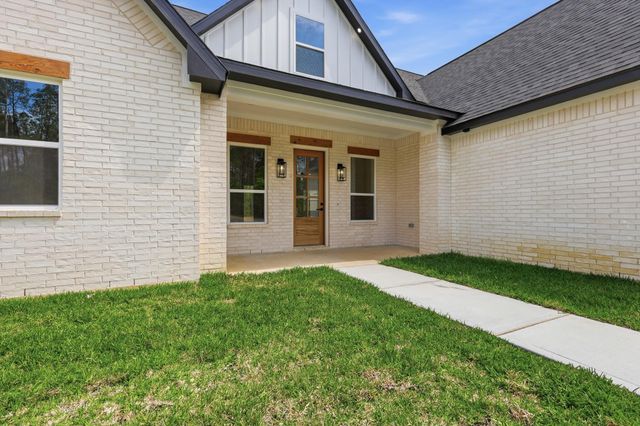 1258 Spanish Dr, Dayton, TX 77535