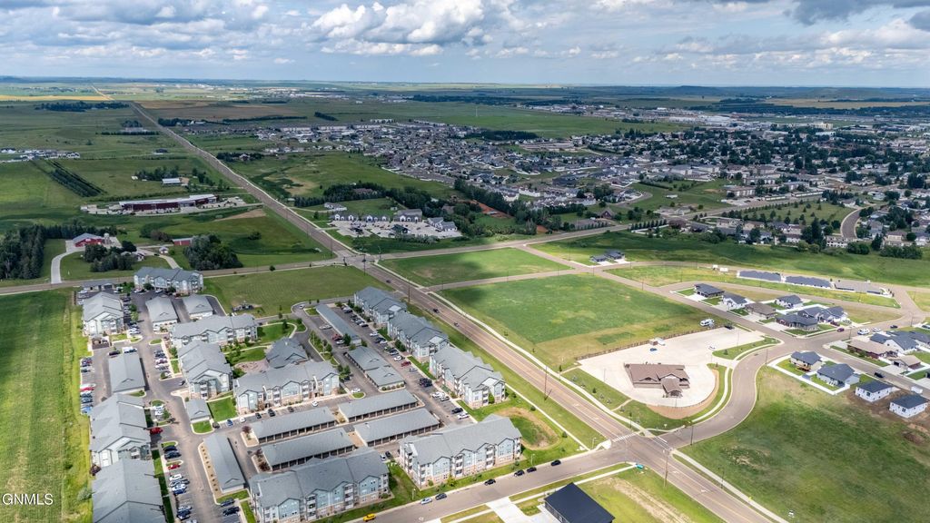 000 State Avenue, Dickinson, ND 58601 photo 4