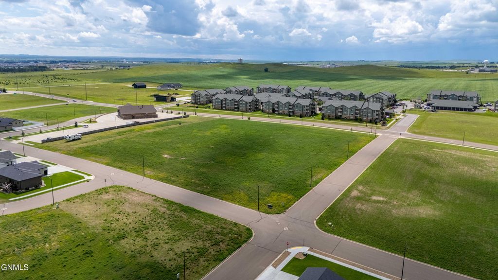 000 State Avenue, Dickinson, ND 58601 photo 5