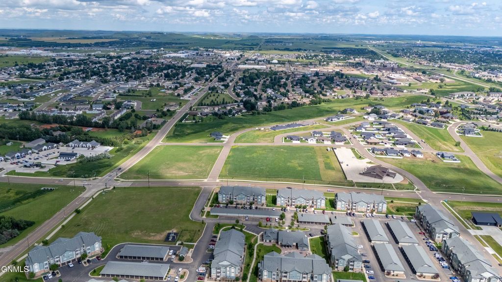 000 State Avenue, Dickinson, ND 58601 photo 7