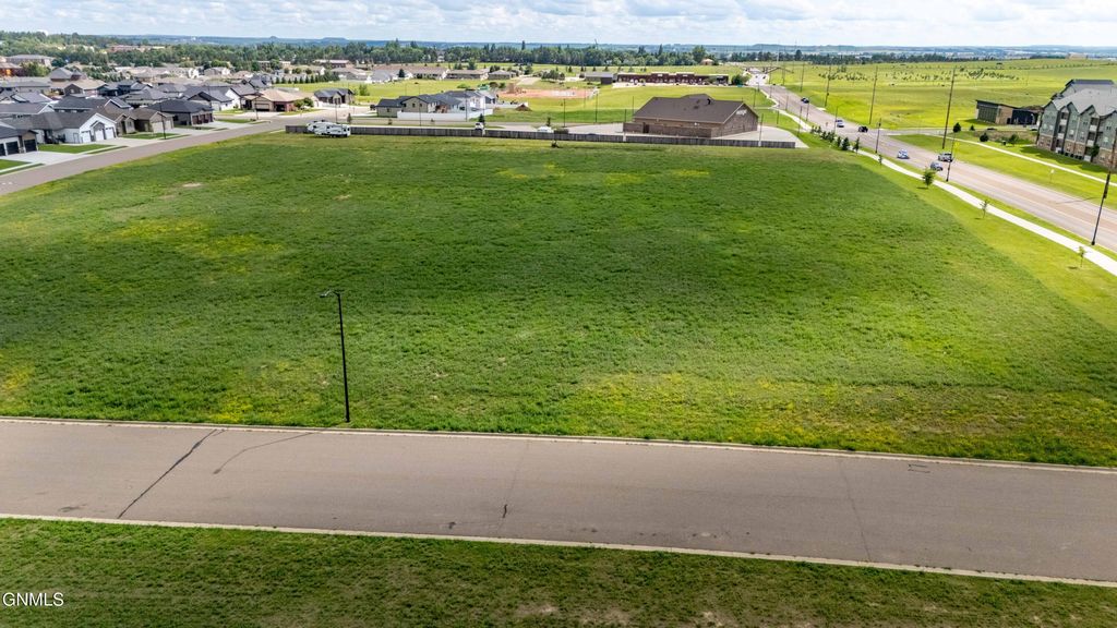 000 State Avenue, Dickinson, ND 58601 photo 8