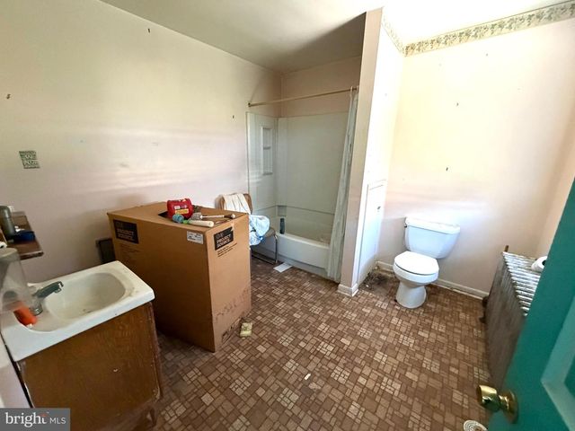 418 DERSTINE AVE, Lansdale, PA 19446