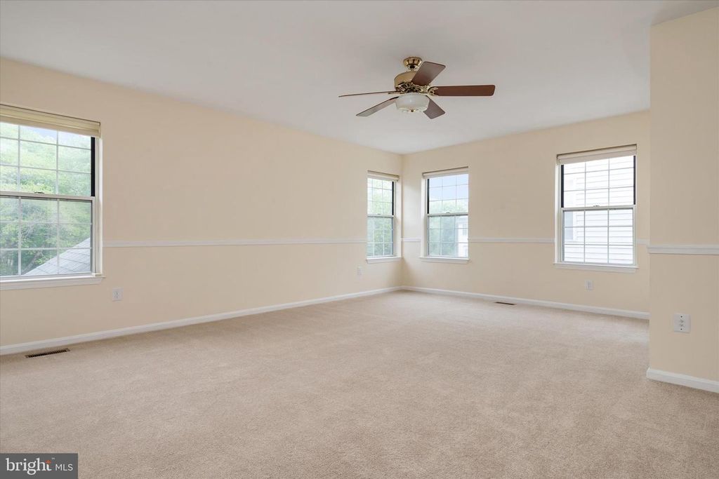 Image 23 of property listing at 7912 KARA CT, Greenbelt, MD 20770