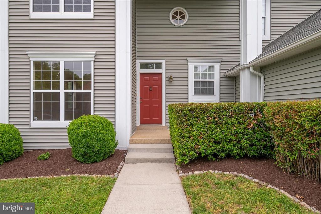 Image 3 of property listing at 7912 KARA CT, Greenbelt, MD 20770