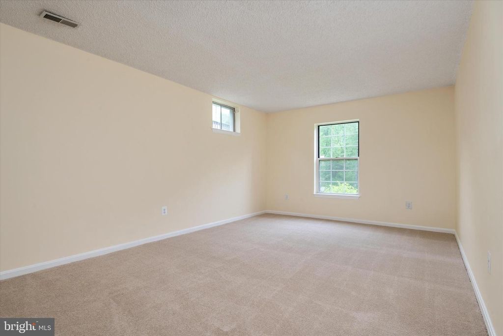 Image 39 of property listing at 7912 KARA CT, Greenbelt, MD 20770