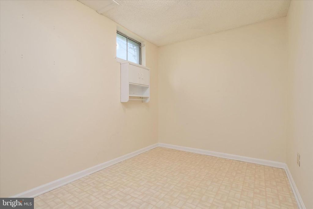 Image 44 of property listing at 7912 KARA CT, Greenbelt, MD 20770