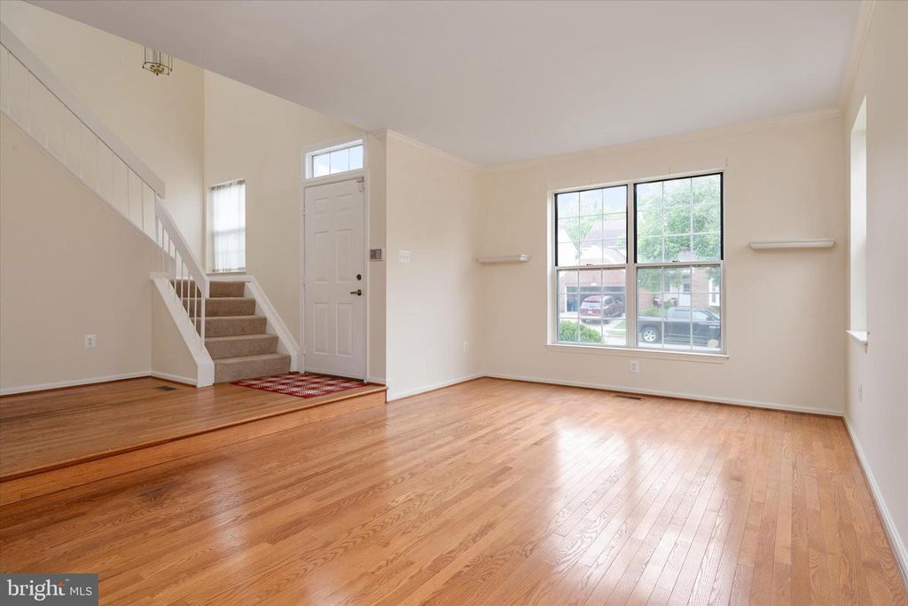 Image 7 of property listing at 7912 KARA CT, Greenbelt, MD 20770