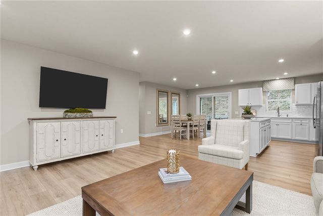 10 Maple Hill, South Franklin, PA 15301