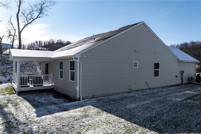 10 Maple Hill, South Franklin, PA 15301