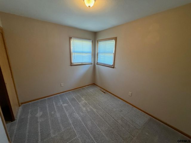 7130 Englewood Drive, Lincoln, NE 68510