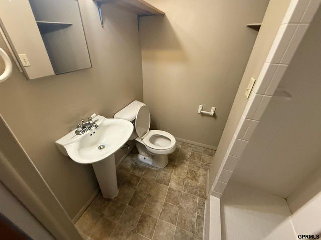 7130 Englewood Drive, Lincoln, NE 68510