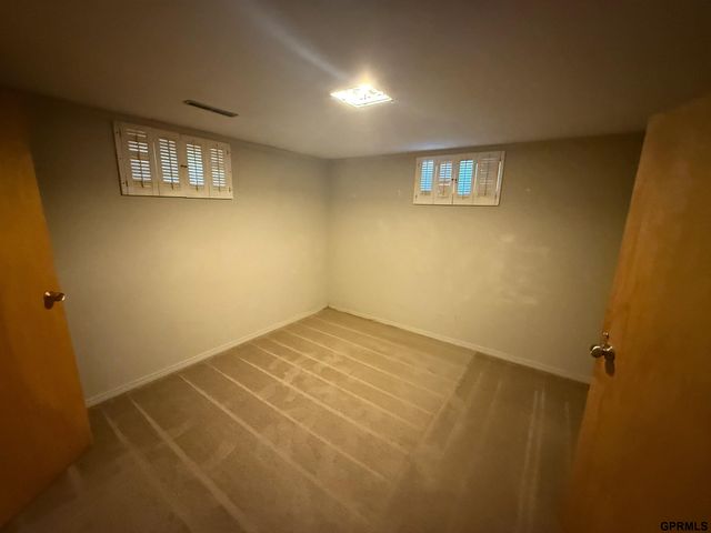 7130 Englewood Drive, Lincoln, NE 68510