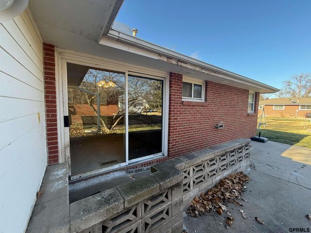 7130 Englewood Drive, Lincoln, NE 68510