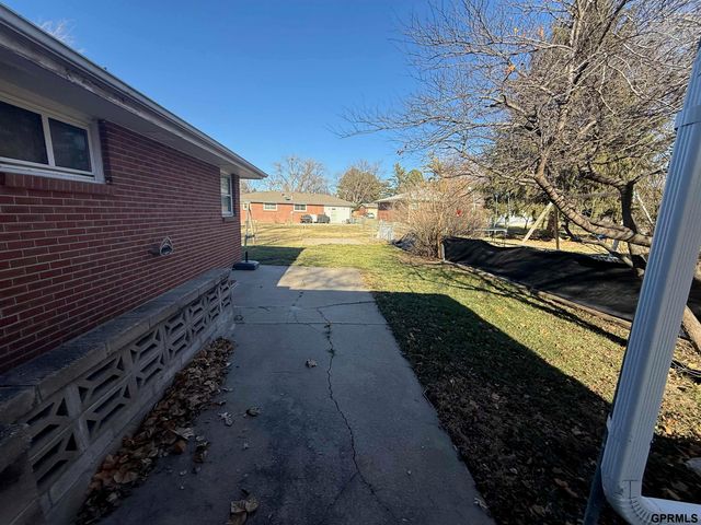 7130 Englewood Drive, Lincoln, NE 68510