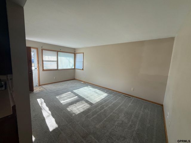 7130 Englewood Drive, Lincoln, NE 68510