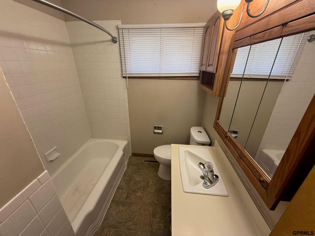 7130 Englewood Drive, Lincoln, NE 68510